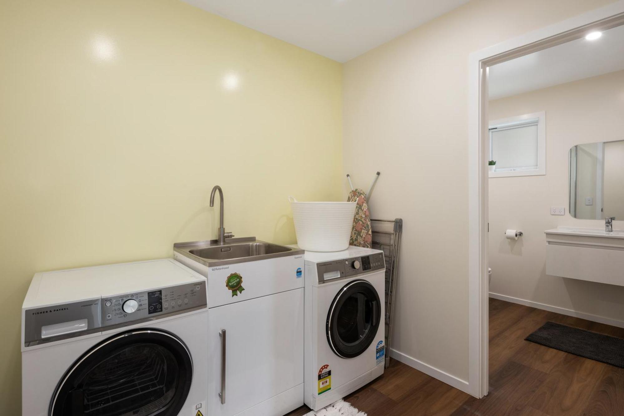 Stunning View, Privacy, Close To Ferry & Brand-New Wellington Exterior foto